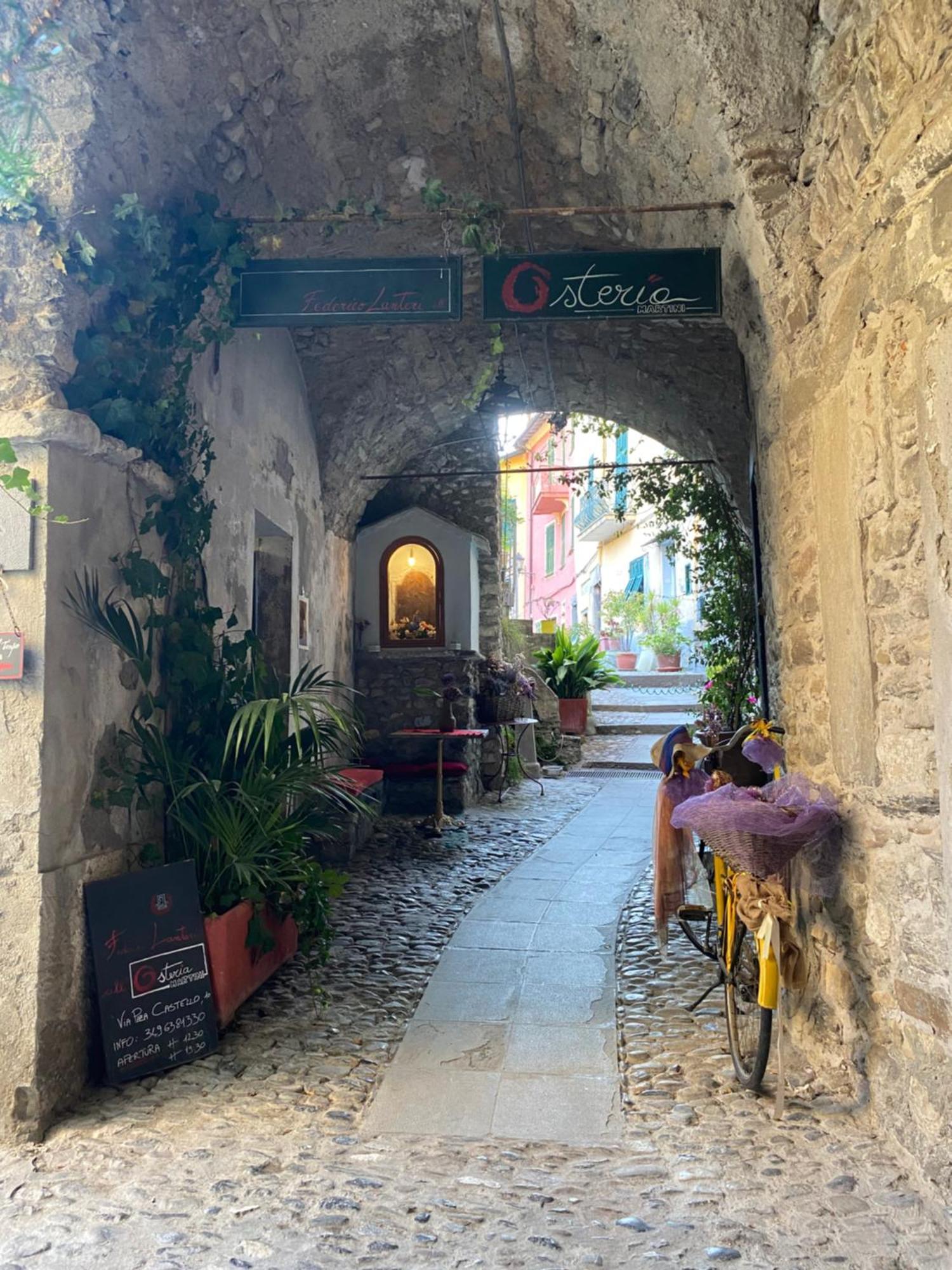 Iconic Italian Townhouse W Rooftop Terrace & Mountain View, Pigna Exterior photo