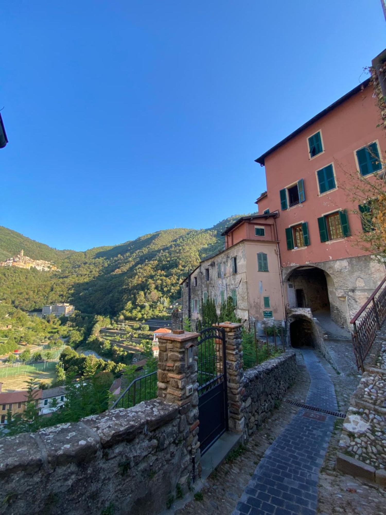 Iconic Italian Townhouse W Rooftop Terrace & Mountain View, Pigna Exterior photo