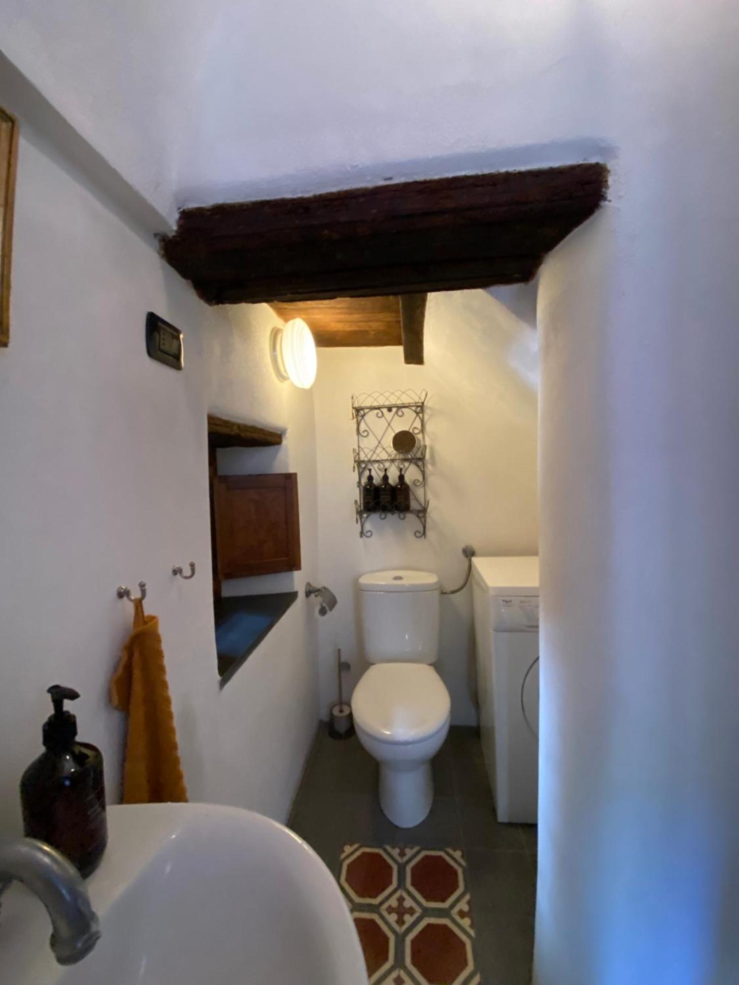 Iconic Italian Townhouse W Rooftop Terrace & Mountain View, Pigna Exterior photo