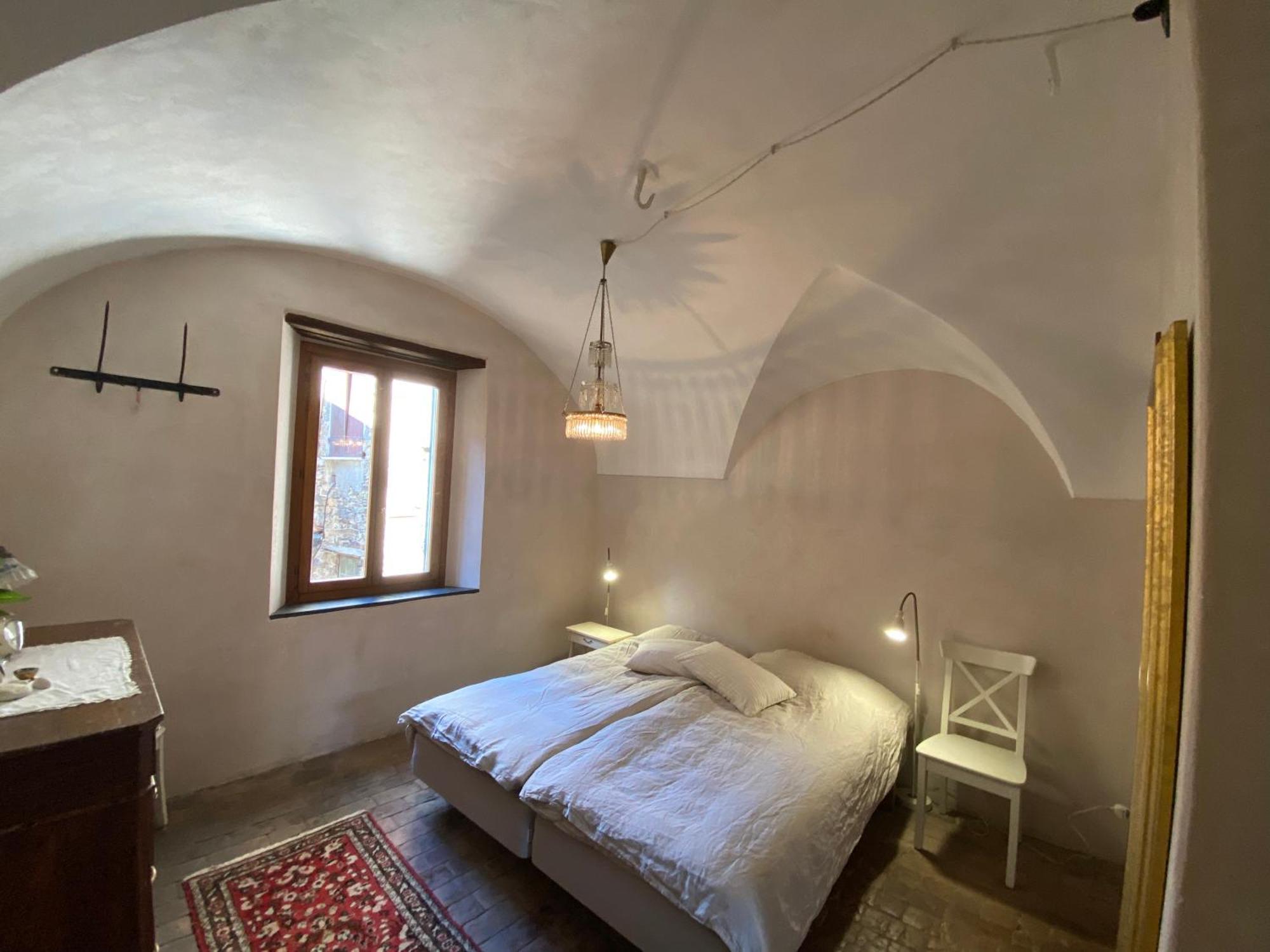 Iconic Italian Townhouse W Rooftop Terrace & Mountain View, Pigna Exterior photo