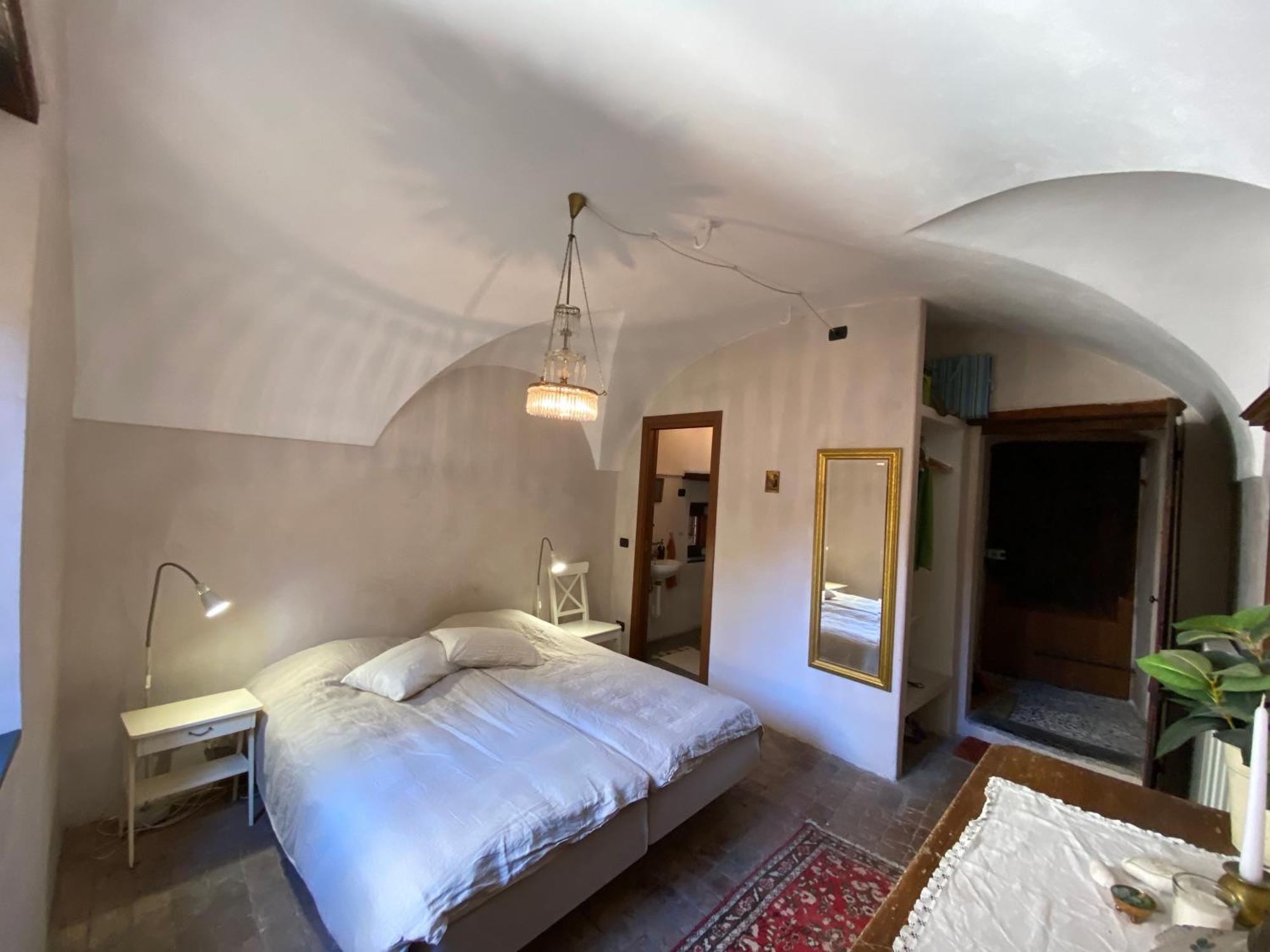 Iconic Italian Townhouse W Rooftop Terrace & Mountain View, Pigna Exterior photo