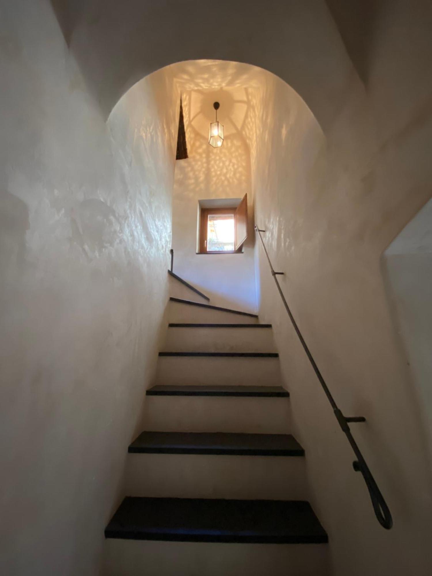 Iconic Italian Townhouse W Rooftop Terrace & Mountain View, Pigna Exterior photo