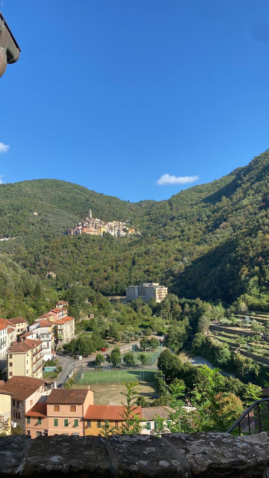 Iconic Italian Townhouse W Rooftop Terrace & Mountain View, Pigna Exterior photo