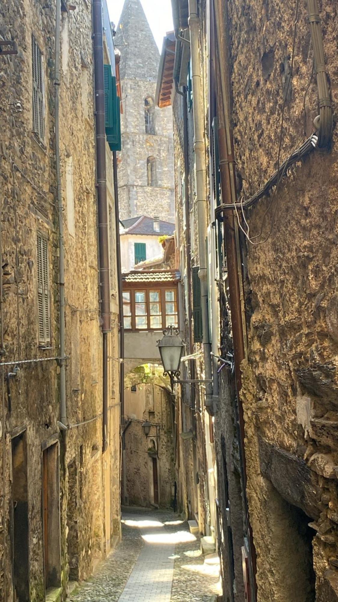 Iconic Italian Townhouse W Rooftop Terrace & Mountain View, Pigna Exterior photo